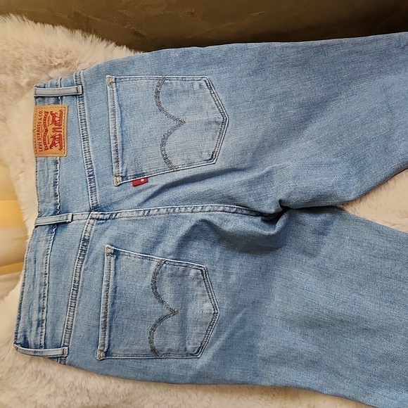 Levi High Rise Skinny Light Blue Faded Jeans-Size 28​​​​​​​​ - Picture 3 of 4